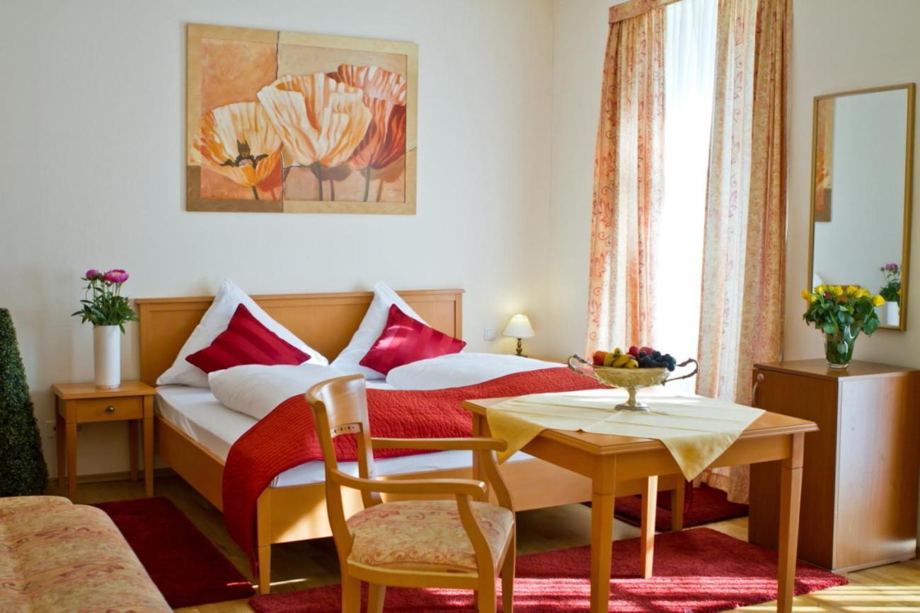 באדן-באדן Hotel Zum Goldenen Loewen מראה חיצוני תמונה