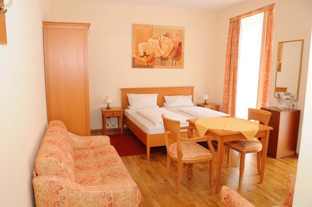באדן-באדן Hotel Zum Goldenen Loewen מראה חיצוני תמונה