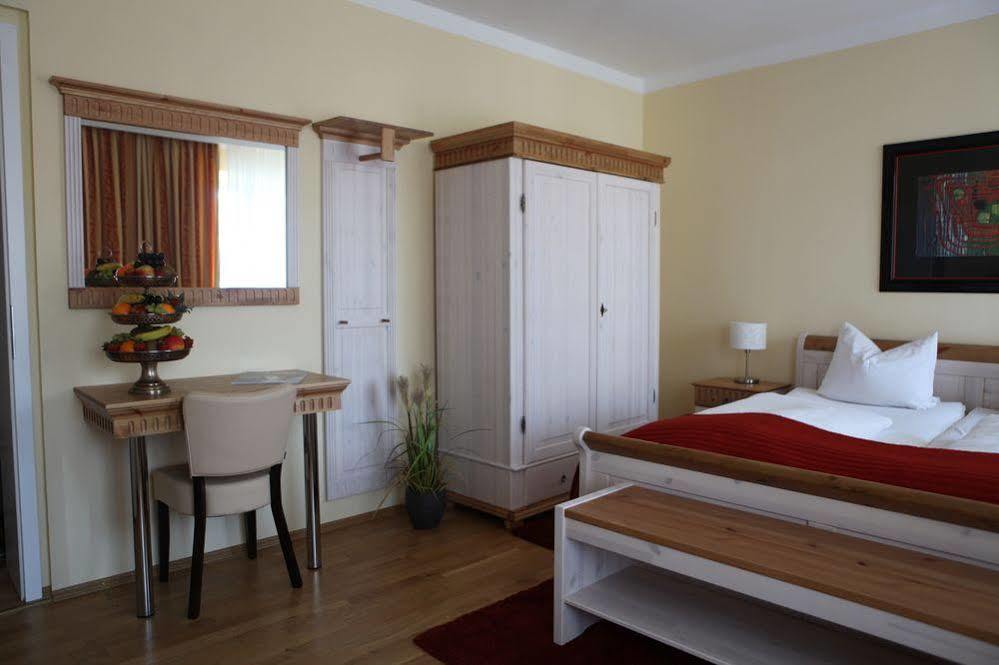באדן-באדן Hotel Zum Goldenen Loewen מראה חיצוני תמונה